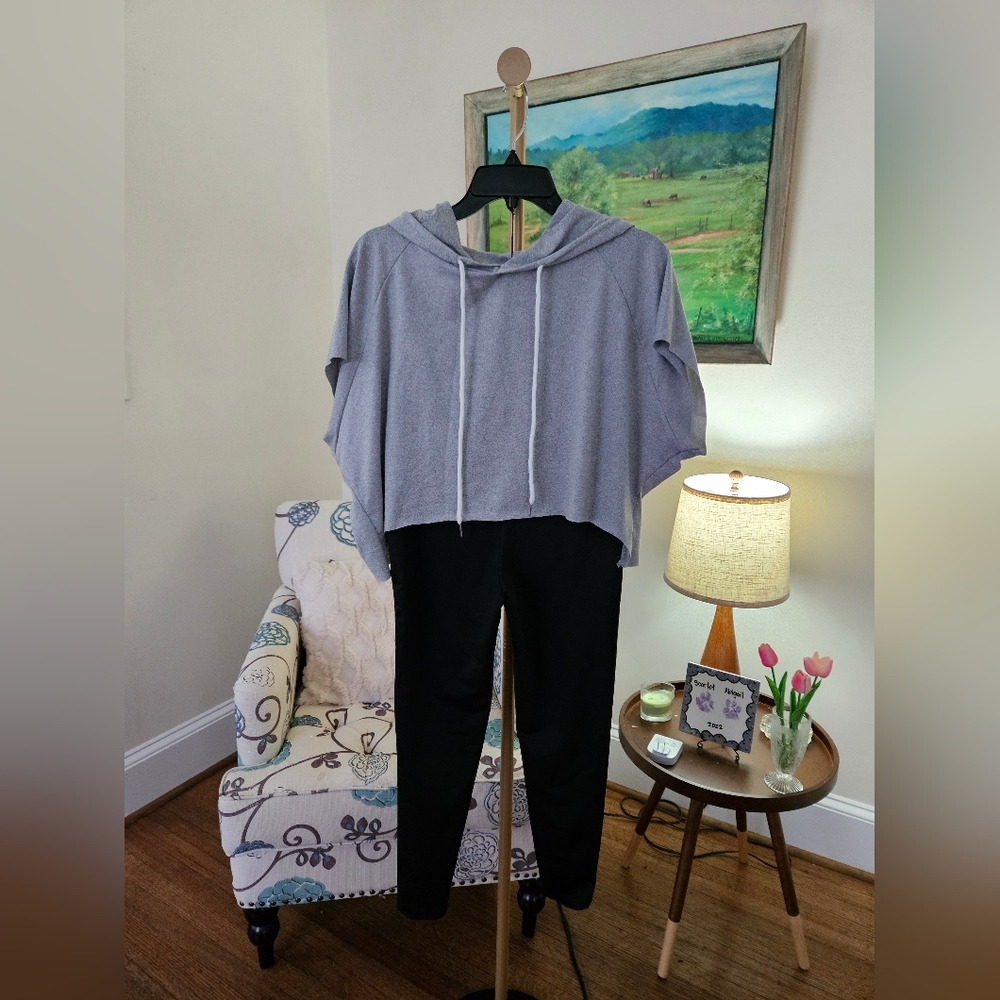 SHEIN Black Leggingss With Gray Cropped Hooded Top Sz 6 - Picture 2 of 7